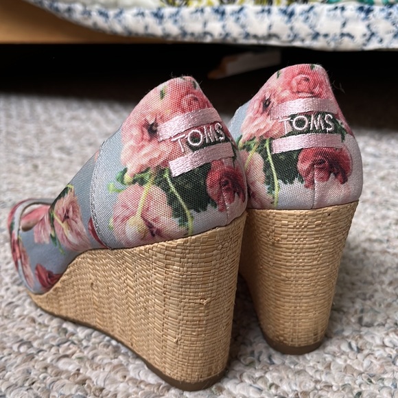 EUC Toms floral wedge sandal - Picture 4 of 4